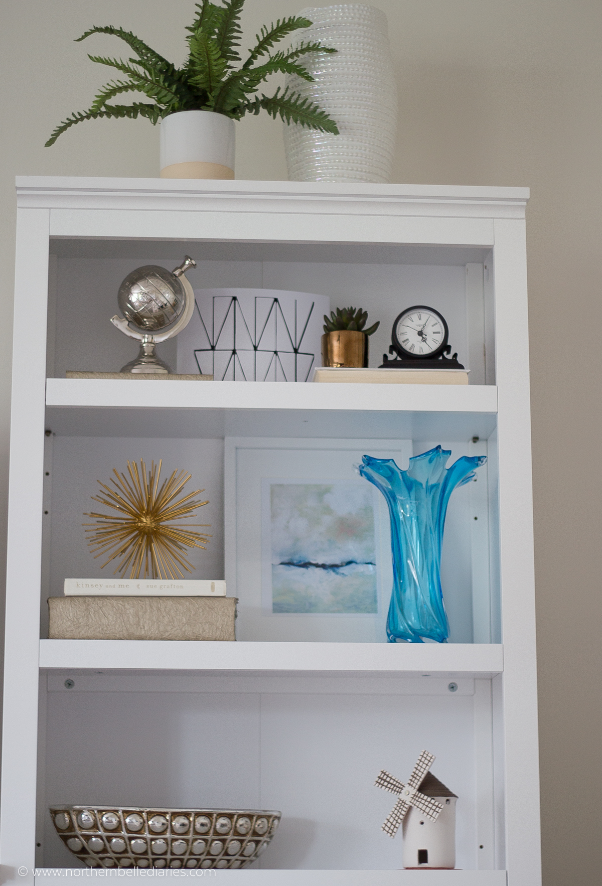 The bookshelf styling class that makes bookshelf styling foolproof #bookshelfstylingclass #decor #decortips