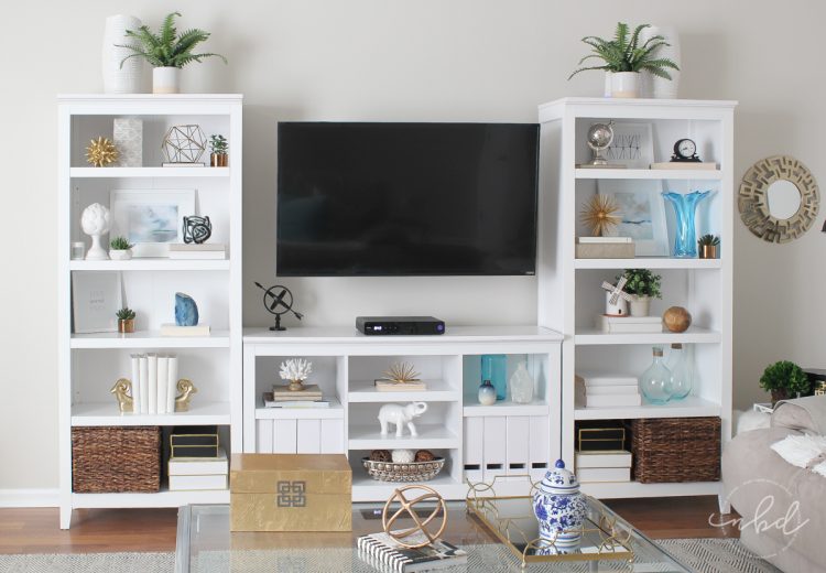 Beautifully decorated living room bookshelves