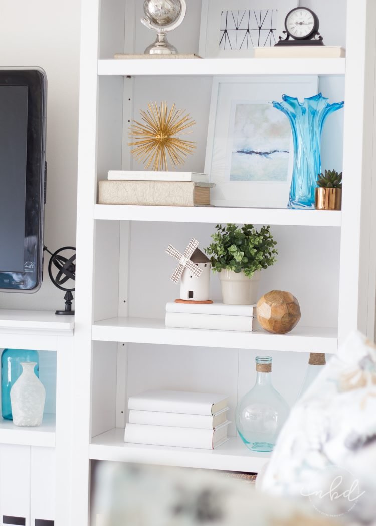 Bookshelf styling with The Decor Fix method