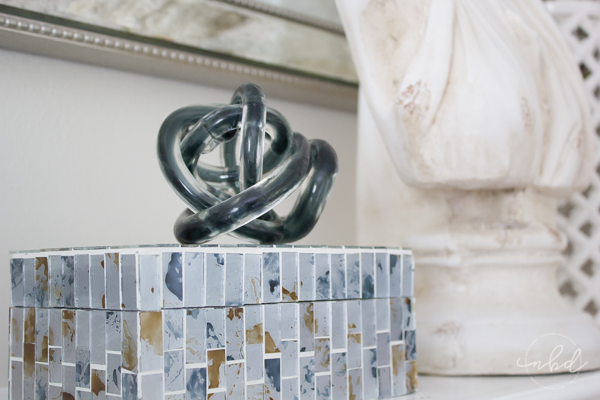 Have you ever stared at gorgeous bookshelves on Pinterest and wondered how to recreate the look in your own home? Here's the secret to styling bookshelves! #bookshelfstylingclass #decor