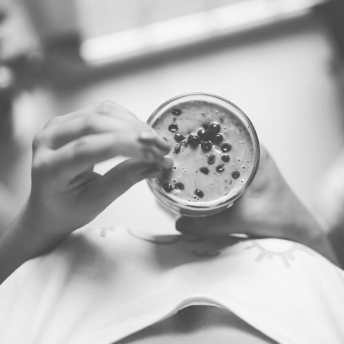 girl-drinking-blueberry-smoothie