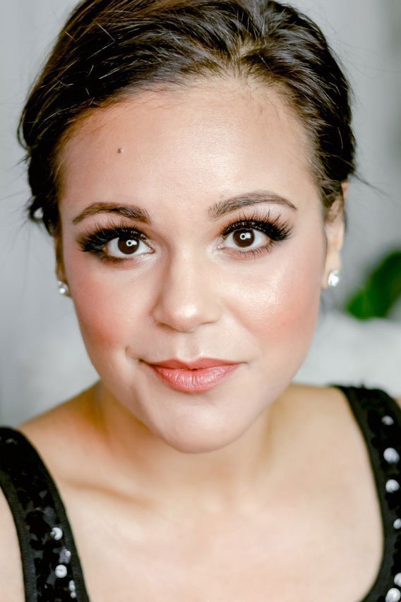 Gold Smoky Eye NYE makeup look - La La Lisette #nyemakeup #beauty #cleanbeauty #beautycounter